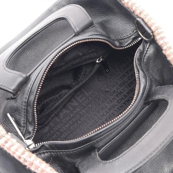 CHANEL Black Leather Bag - Picture 4 of 11